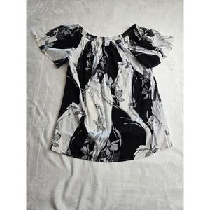 White House Black Market Floral Off Shoulder‎ Blouse Black White XS Short Sleeve